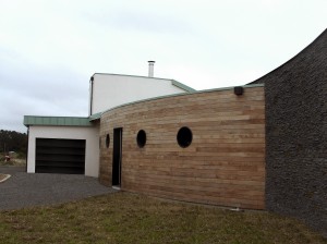 Maison Organique bois et thermopierre en Vendée  vue générale de la façade au nord-ouest